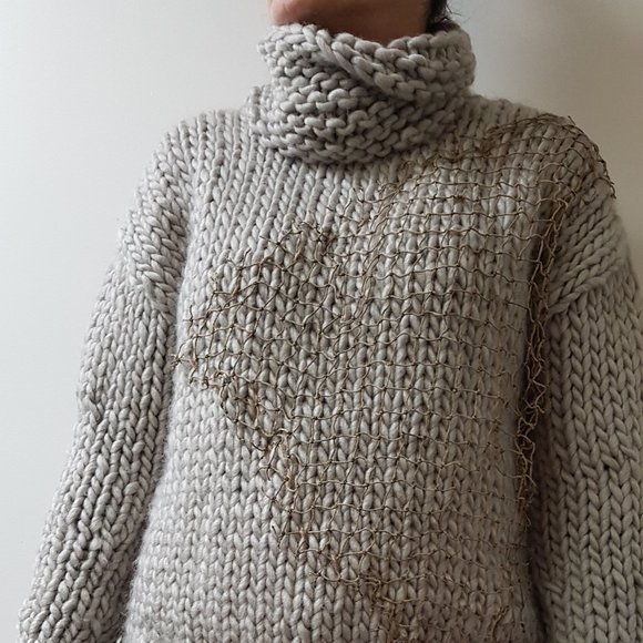 Unique wool winter set, pearl gray, sweater and matching hat, hand knitted - Picture 3 of 11